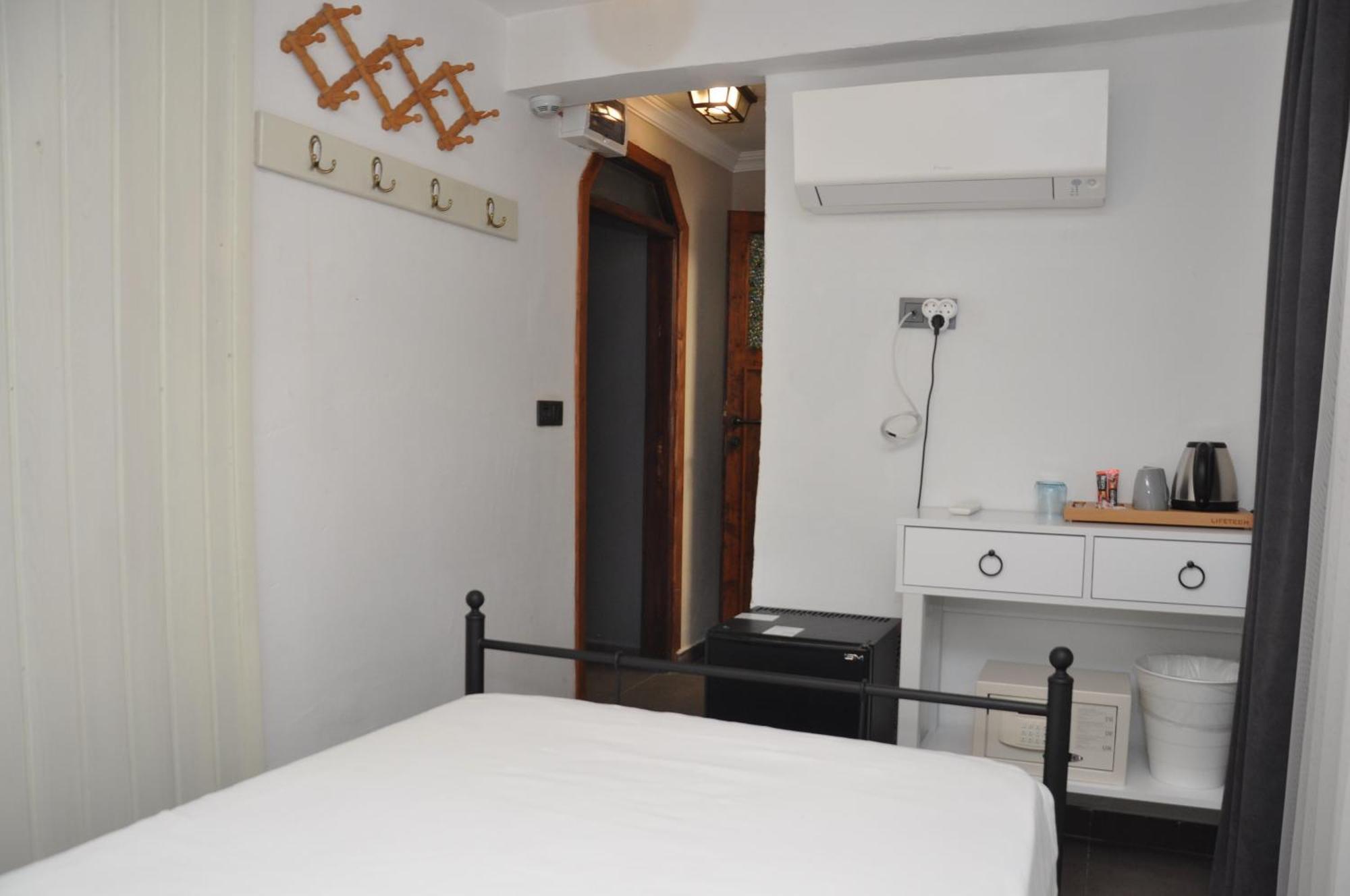 La Casa Carina Bed & Breakfast Antalya Exterior photo